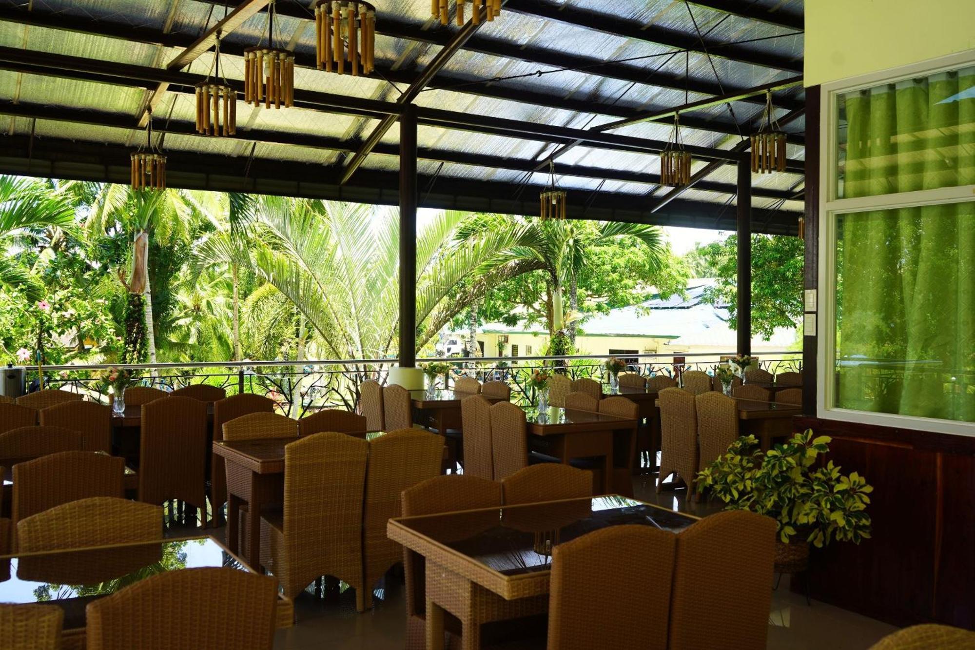 Hidden Valley Mountain And Wavepool Resort Pinamungahan Exterior photo